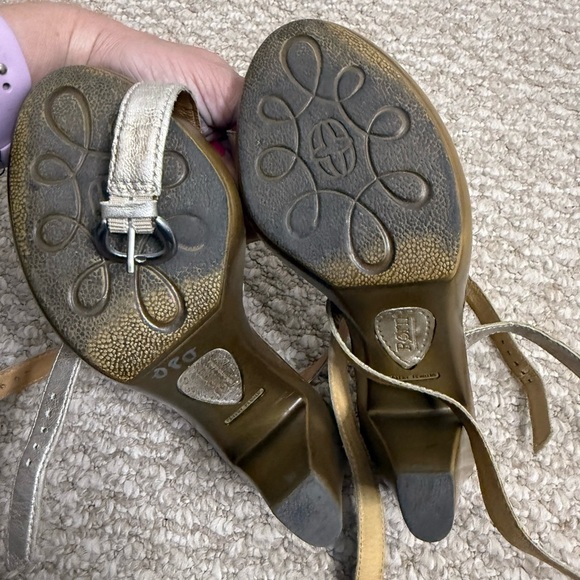 BORN GOLD SANDALS heels gold silver metallic strappy size 8 - Picture 5 of 9